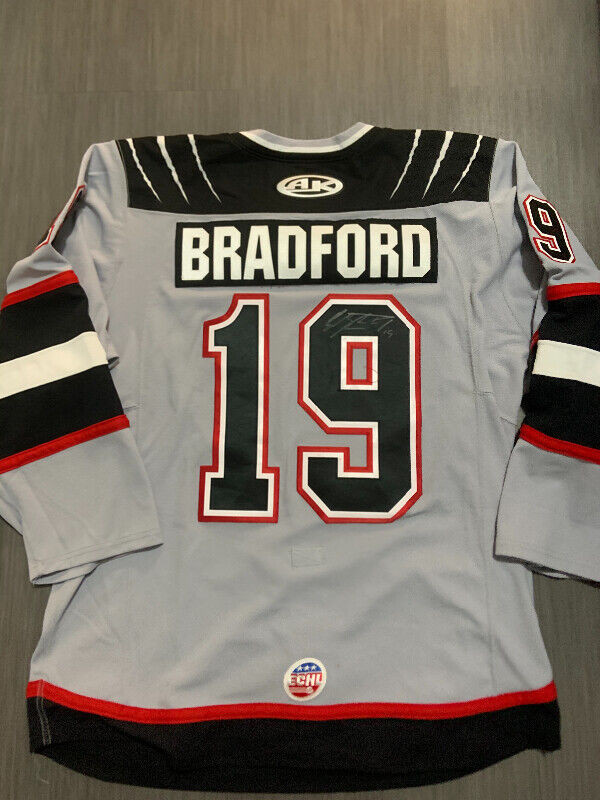 Vintage Game worn jerseys  ECHL Brampton Beast in Arts & Collectibles in St. Catharines - Image 3