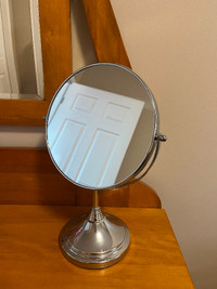 Magnifying make up mirror