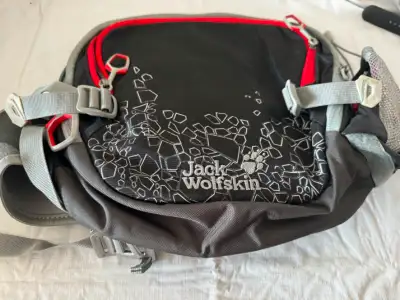 NAME BRAND, WAIST, HIP PACK, FANNY PACK, SHOULDER CARRY, UNISEX PRICES, 10-20$ MEC, WATER BOTTLE CAR...