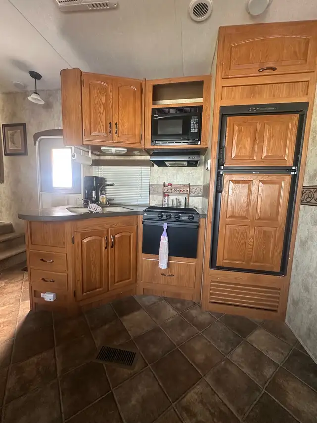 Copper Canyon 5th Wheel in RVs & Motorhomes in Grande Prairie - Image 5