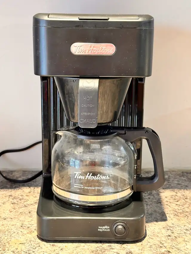 Tim Hortons coffee pot in Coffee Makers in Cornwall - Image 2