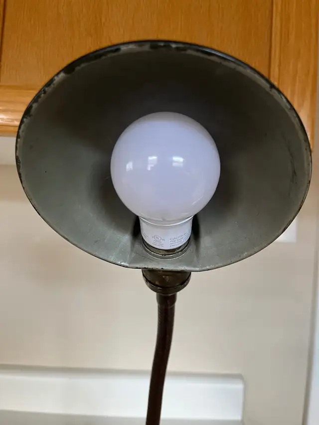 Antique Desk Lamp 1940’s ALADDIN Goose Neck Industrial Cast Iron in Arts & Collectibles in Mississauga / Peel Region - Image 4