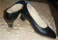 BALLY Size 7 US (UK 4 1/2 E) women Shoes Gold Line Heel Trim