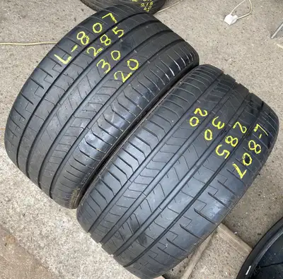 IF U SEE THE AD TIRES STILL FOR SALE set of 4 x 285/30/20 PIRELLI p zero tires 85%80 tread left,,,,,...