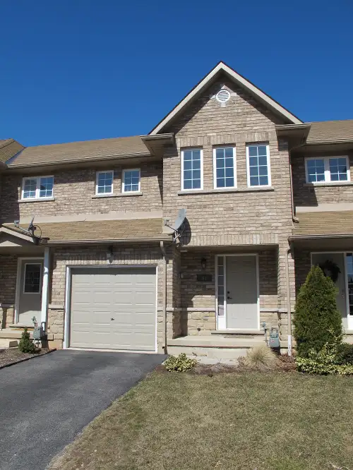 Gorgeous 3 bedrooms. 2.5 bathrooms. Premium hardwood floor throughout. Master bedroom with walk-in c...