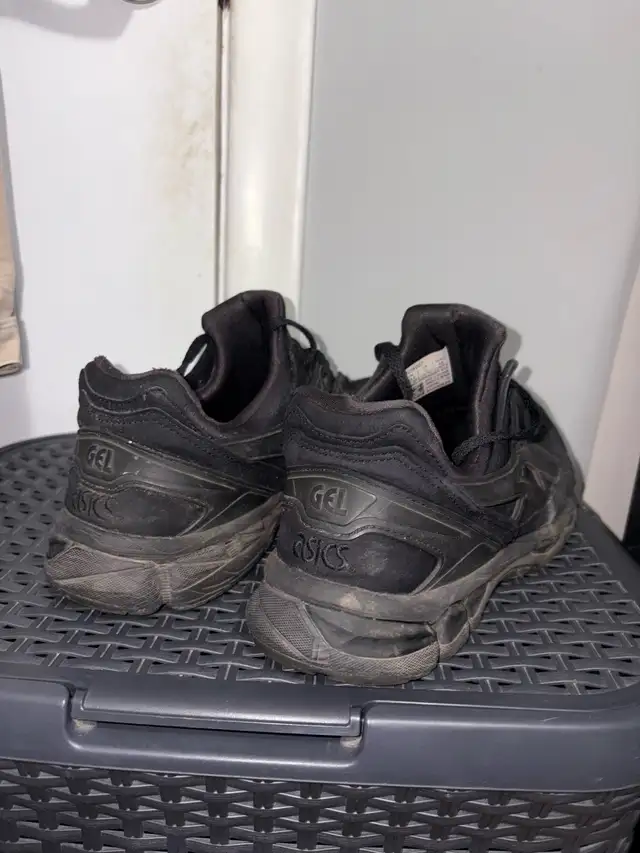free Asics gel mens size 11 running shoes in Men's Shoes in Oshawa / Durham Region - Image 4