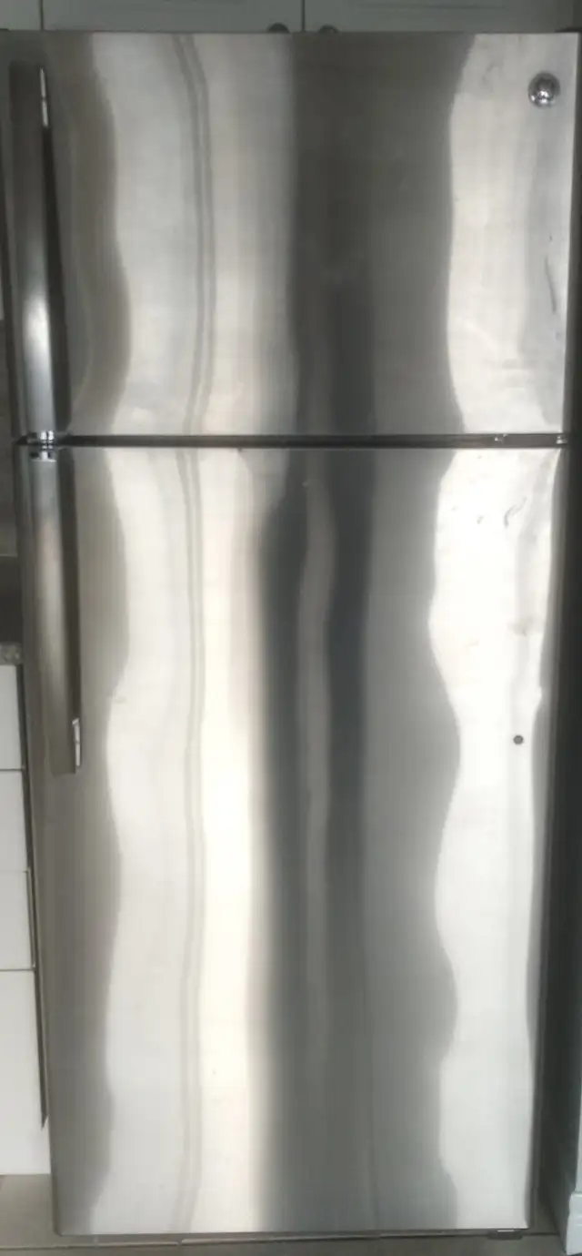 Stainless steel Fridge in Refrigerators in Kitchener / Waterloo - Image 3