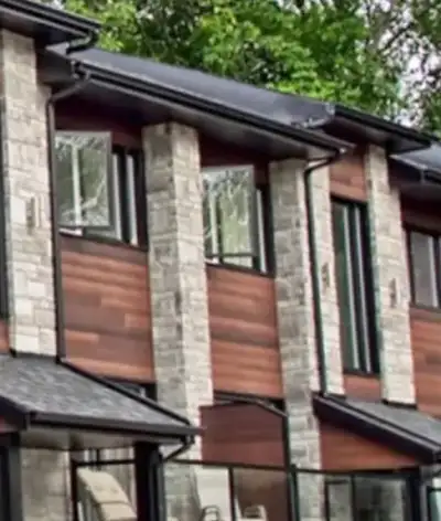Maison de ville à louer. Deux balcons, avant et arrière. Proches de la piste cyclable et du fleuve....