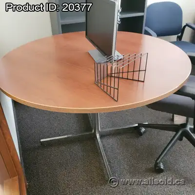A Classic round top table with silver bases offer flexibility and function to any conference or offi...