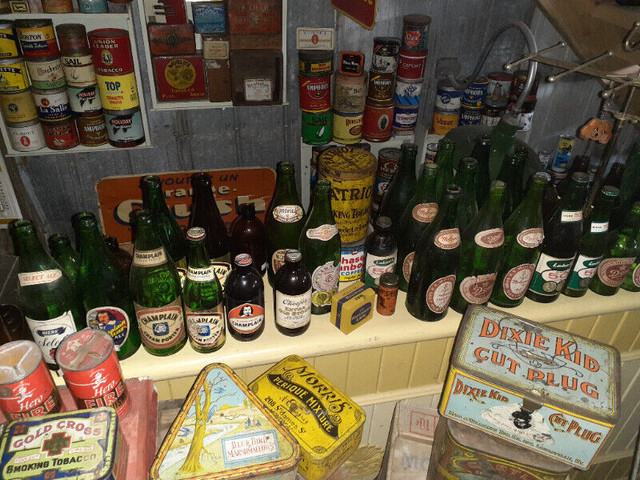 Collection de bouteille de bière,  affiche,  et pompe. dans Art et objets de collection  à Shawinigan - Image 2