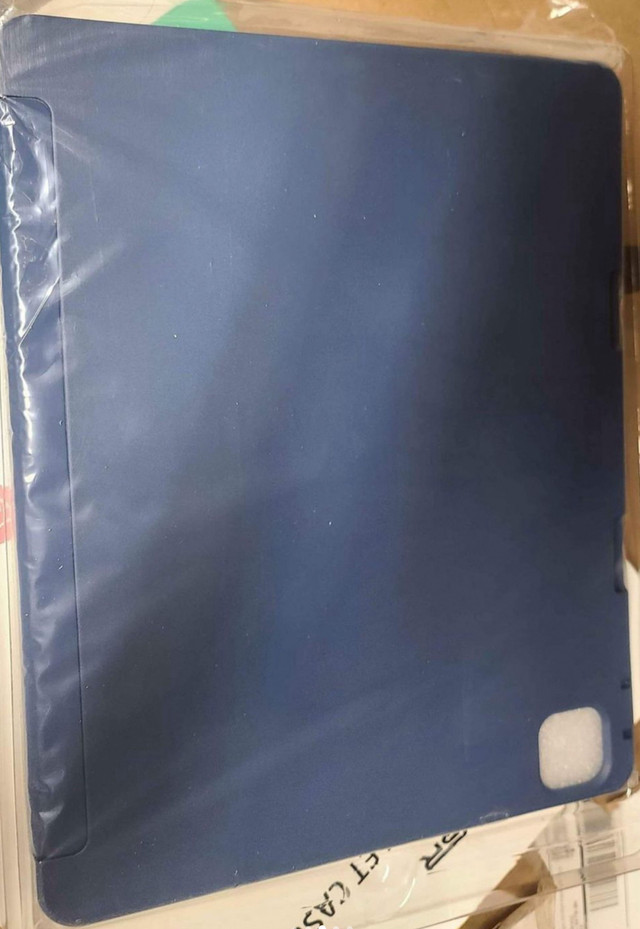 Apple IPad Pro 12.9” 4th Gen Tablet Case in General Electronics in Markham / York Region - Image 2