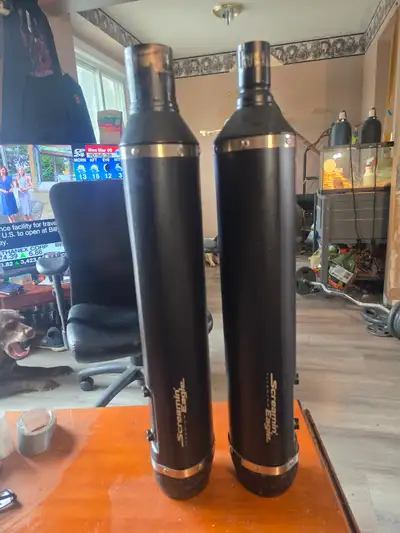 There off 2025 Harley cvo roadglide st.Only 1600 km on them