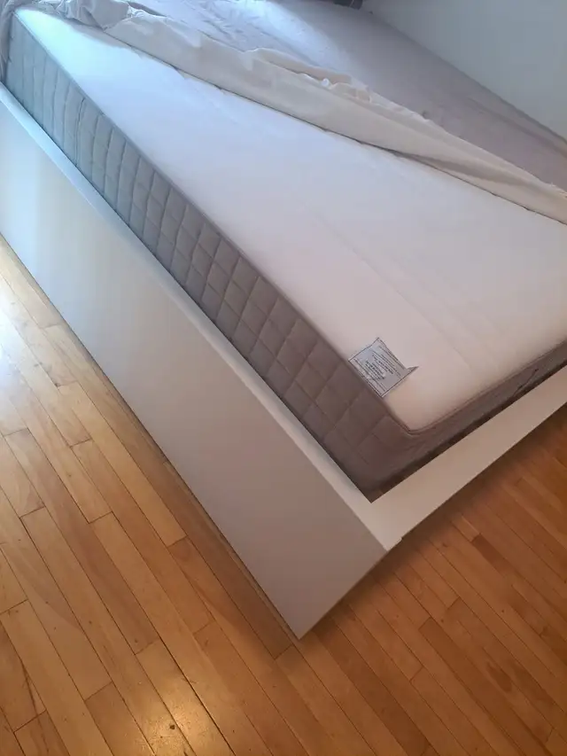 Chambre à coucher IKEA in Beds & Mattresses in City of Montréal - Image 7
