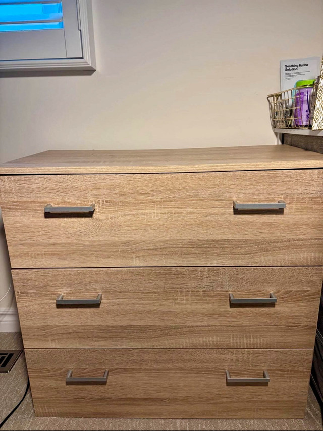 Bedroom set in Dressers & Wardrobes in Oshawa / Durham Region - Image 3