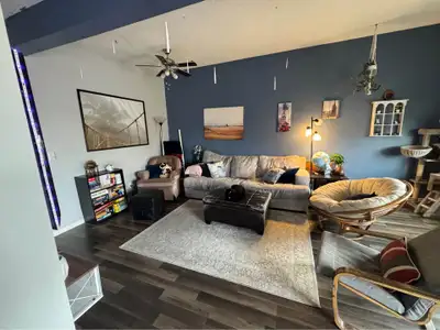 Two unfurnished bedrooms available in a cozy and friendly 3-bedroom duplex in SE Calgary. Available...