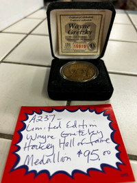 1999 Wayne Gretzky HOF Retirement BRONZE Medallion Showcase 305 