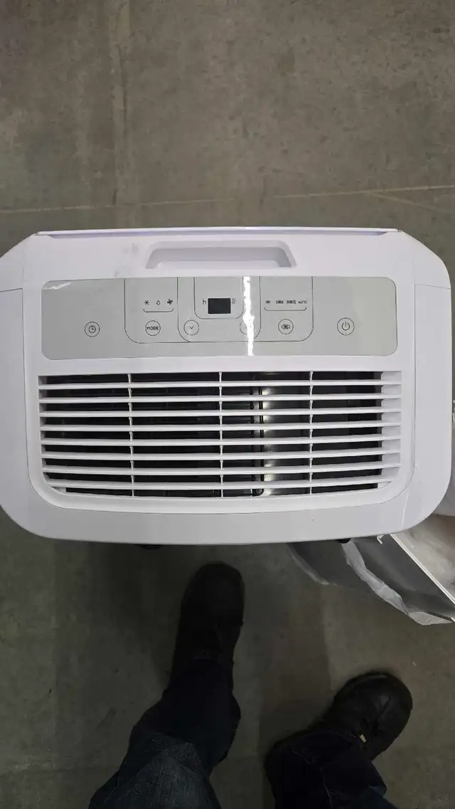 Lightly Used Portable Air Conditioner in General Electronics in Calgary - Image 3