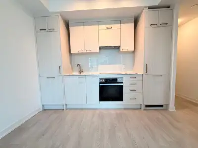 Modern 1 Bed + Den, 1 Bath Condo | Yonge & Bloor| Available Immediately This beautifully designed 1...