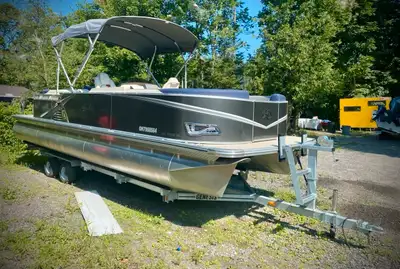 Luxury Avalon LSZ 2585 QL Pontoon Boat – Ready for the Water! Price: 58,000 Location: Nipissing Crui...