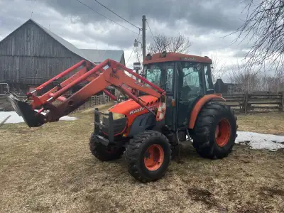04 Kioti DK55 farm tractor with loader. 6000 hrs. New rad, seat. Engine runs great. Parts tractor. S...