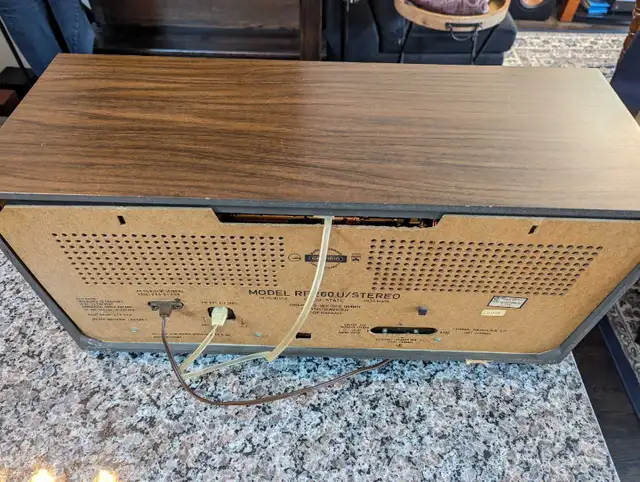 Grundig RF 260U Stereo FM/SW/AM Vintage Radio in Stereo Systems & Home Theatre in Markham / York Region - Image 9