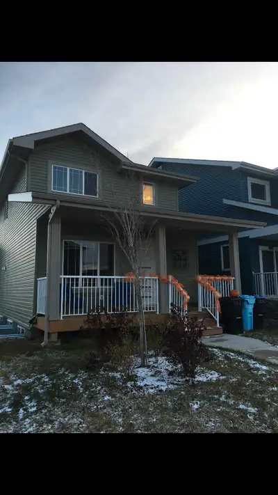 Stunning Custom Built 4 Bed 3 Bath Stylish Home in Stone Creek