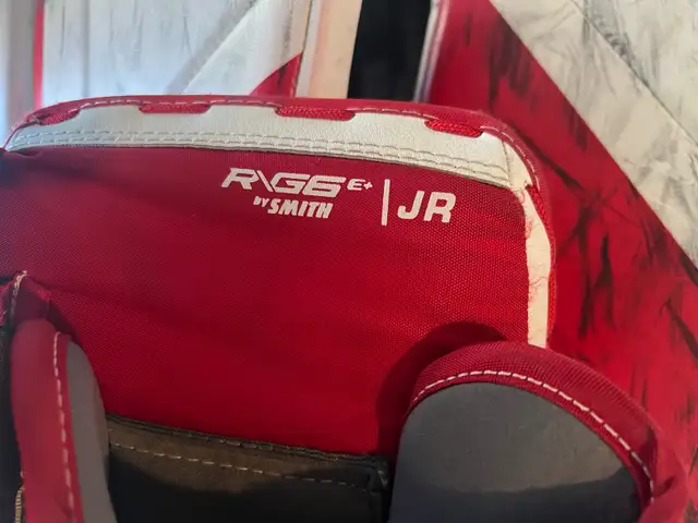 Junior goalie equipment in Hockey in City of Toronto - Image 11