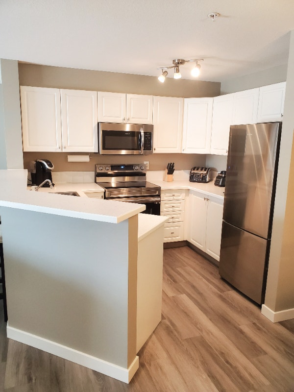 Newly Renovated 2 Bed + 1 Bath Condo UTILITIES INCLUDED Long Term