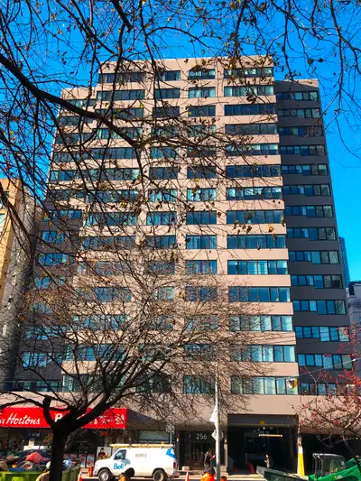 HUGE 3 Bedroom/2 Bathroom Condo at Jarvis & Gerrard
