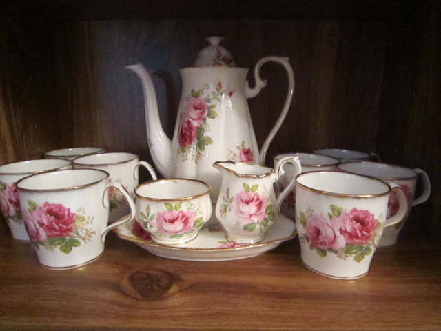 Royal Albert AMERICAN BEAUTY fine bone china set, Service for 8 in Arts & Collectibles in Corner Brook - Image 2
