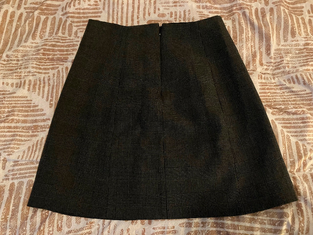 Aritzia Babaton Hopper Skirt size 0/Jupe grandeur 0 dans Femmes - Robes et jupes  à Ville de Montréal - Image 2