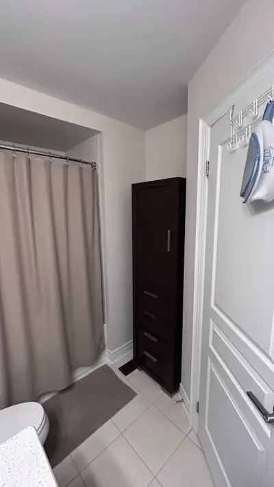 ROOM W/PRIVATE  ENSUITE MALE/FEM STUDENTS ONLY/COOP/RECENT GRADS, View more