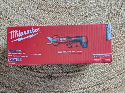 Milwaukee M12 12-Volt Lithium-Ion Cordless Brushless Pruning She, View more
