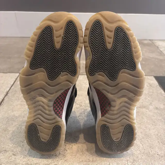Nike Air Jordan Retro 11 Low Mens Size 13  Shoes Barely Used in Men's Shoes in City of Montréal - Image 6