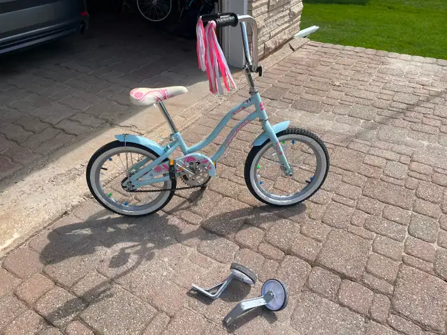 Girls 16” cruiser bike in Kids in Owen Sound - Image 2
