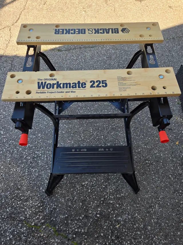 BLACK DECKER Portable Work Bench and Vise in Tool Storage & Benches in City of Toronto - Image 4