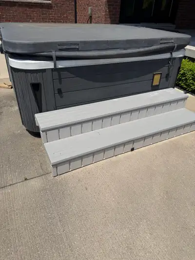 Hot Tub for Sale Needs a Pump, View more