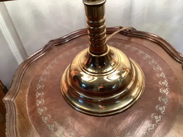 Vtg Mid Century Double Arm Brass Student Lamp Milk Glass Shades in Indoor Lighting & Fans in Belleville - Image 3