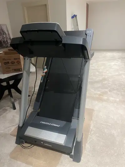 Folding treadmill Works like new Moving won’t fit into new home