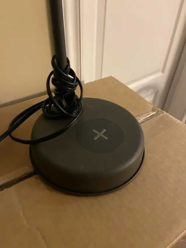 IKEAa Hektar work lamp with wireless charging dark grey in Indoor Lighting & Fans in Mississauga / Peel Region - Image 4