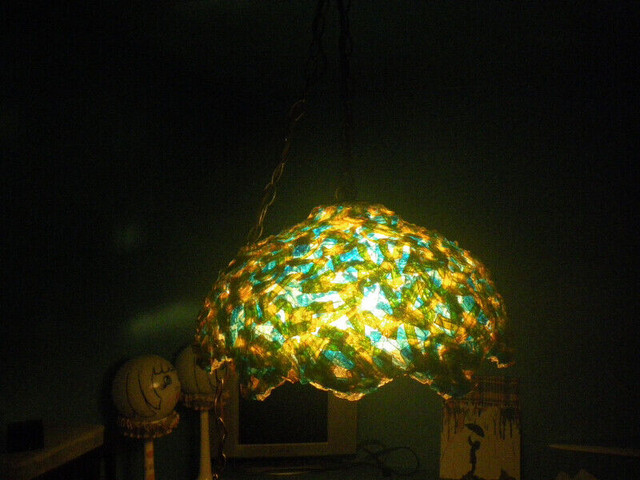 Mid centuary spaghetti swag hanging lamp; lampe vintage dans Éclairage intérieur et plafonniers  à Trois-Rivières