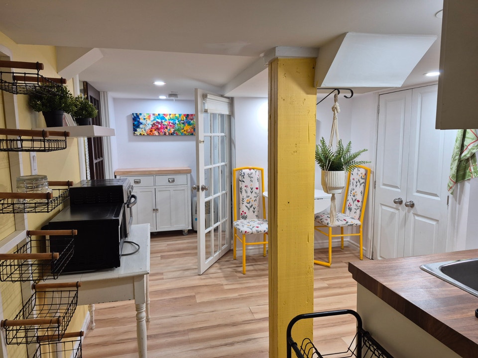 IR Compliant Apartment 5 kms from CFB Kingston 3