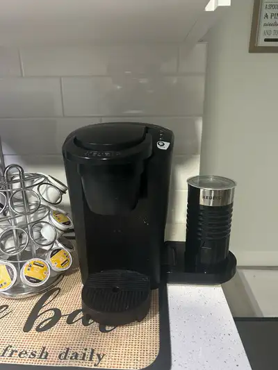 Keurig single cup coffee maker with milk frother
