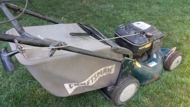 Tondeuse autotractée CRAFTSMAN 21'' in Lawnmowers & Leaf Blowers in City of Montréal - Image 3