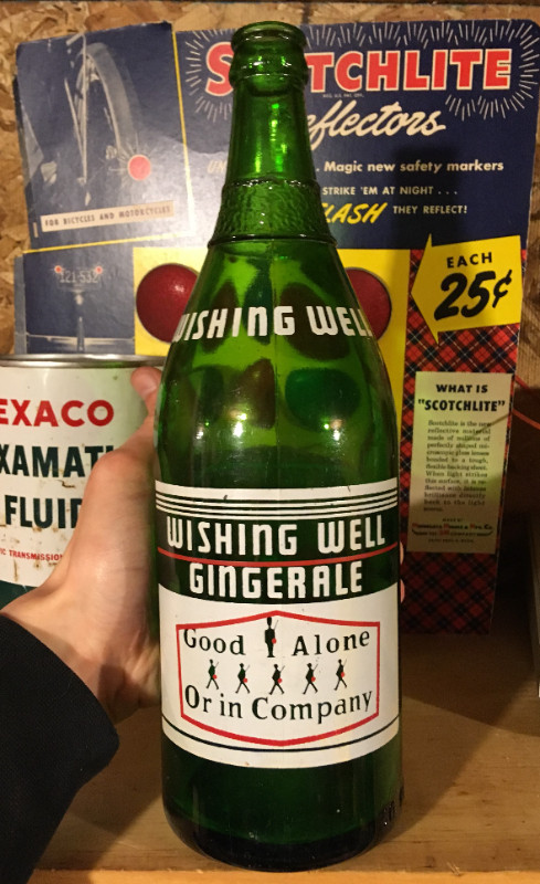 VINTAGE 1950's WISHING WELL GINGER ALE (30 OZ.) SODA POP BOTTLE in Arts & Collectibles in Summerside
