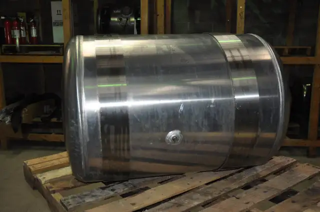 réservoir 50 gallons  aluminium neuf diesel fuel tank peterbilt in Other in Rimouski / Bas-St-Laurent - Image 7