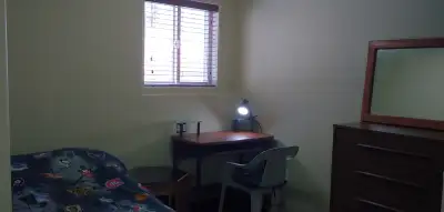 Kelowna North Glenmore Shared House. International Students/Students welcome, 1 Room for Rent, Quiet...