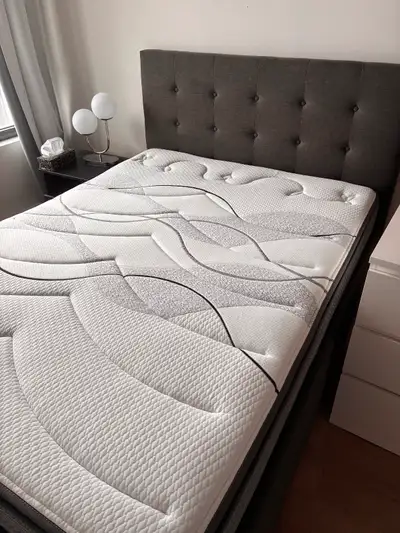 Vend lit double matelas + tête de lit avec tiroir, View more