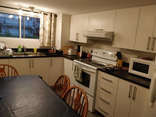 Cégep  Ahuntsic, chambre étudiante, métro Cremazie — photo 3