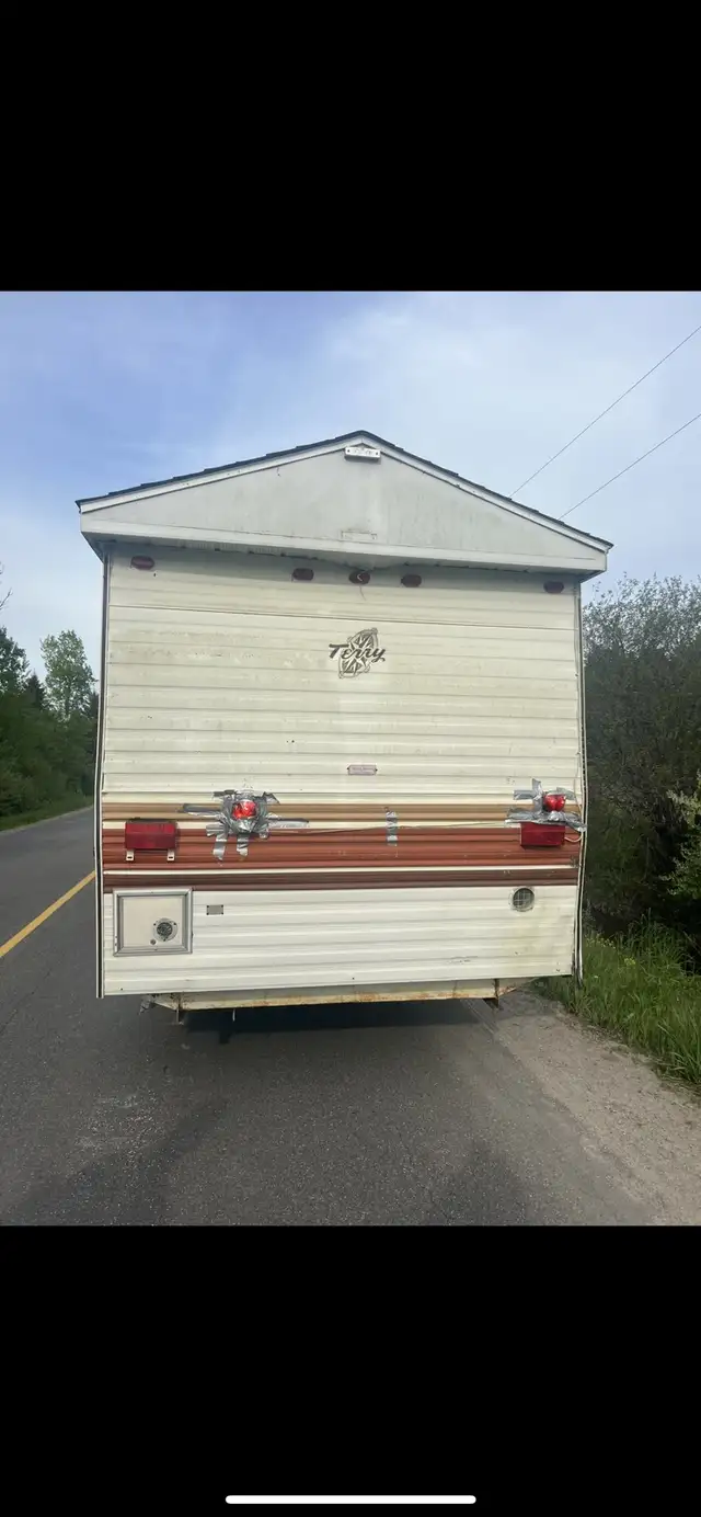 42’ tiny home camper trailer park model living bunkie farm in Other in Barrie - Image 5
